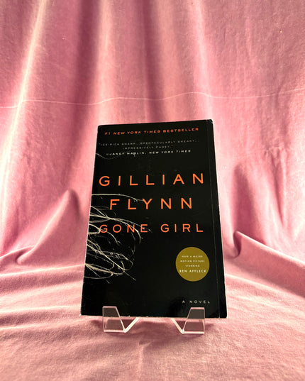 Gone Girl - Gillian Flynn (Paperback)