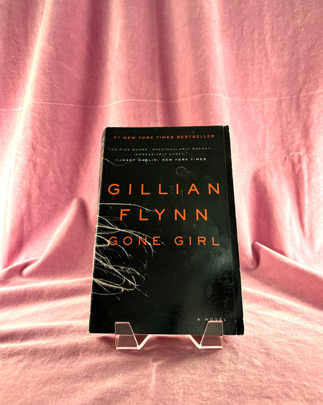 Gone Girl - Gillian Flynn (Paperback)