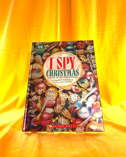 I Spy Christmas: A Book of Picture Riddles - Jean Marzollo