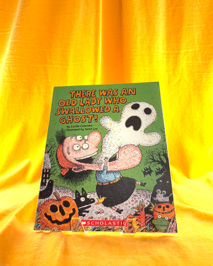 There Was an Old Lady Who Swallowed a Ghost! - Lucille Colandro