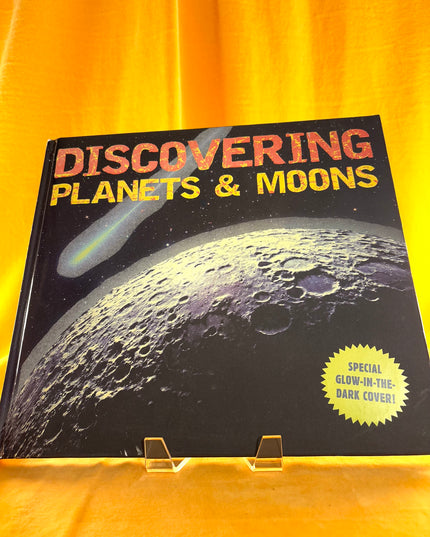 Discovering Planets and Moons: The Ultimate Guide to the Most Fascinating Features of Our Solar System - Applesauce Press