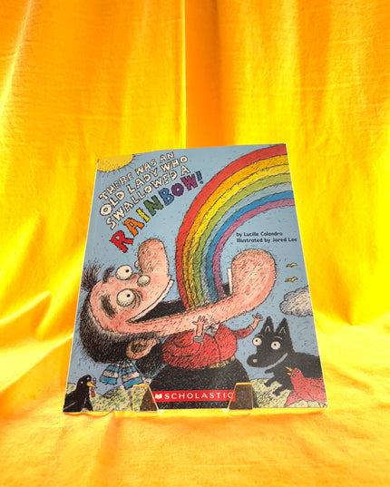 There Was an Old Lady Who Swallowed a Rainbow! - Lucille Colandro