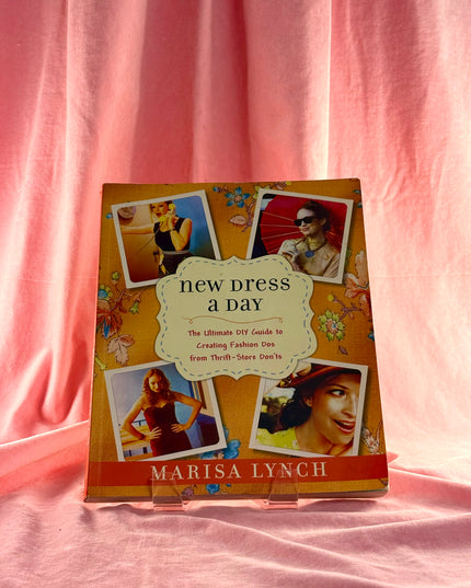 New Dress a Day: The Ultimate DIY Guide to Creating Fashion Dos from Thrift-Store Don'ts - Marisa Lynch
