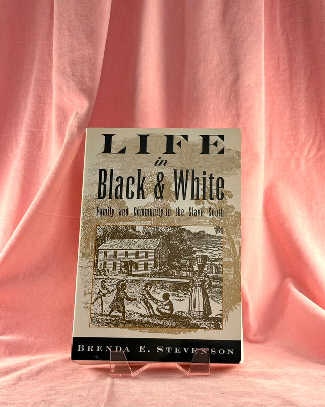 Life in Black and White: Family and Community in the Slave South - Brenda E. Stevenson