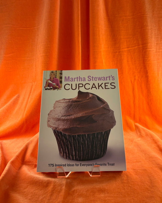 Martha Stewart's Cupcakes: 175 Inspired Ideas for Everyone's Favorite Treat: A Baking Book by Martha Stewart Living Magazine