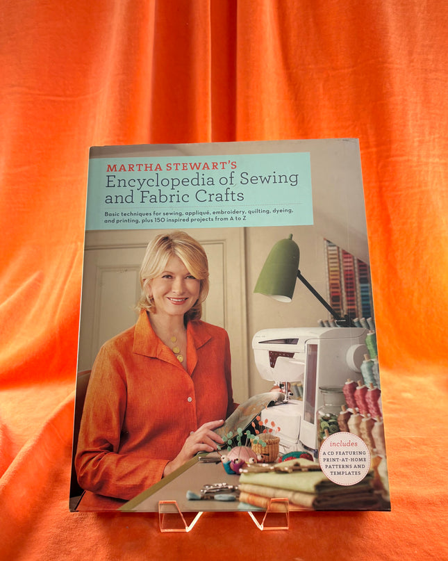 Martha Stewart's Encyclopedia of Sewing and Fabric Crafts: Basic Techniques for Sewing, Applique, Embroidery, Quilting, Dyeing, and Printing, plus 150 Inspired Projects from A to Z by Martha Stewart Living Magazine
