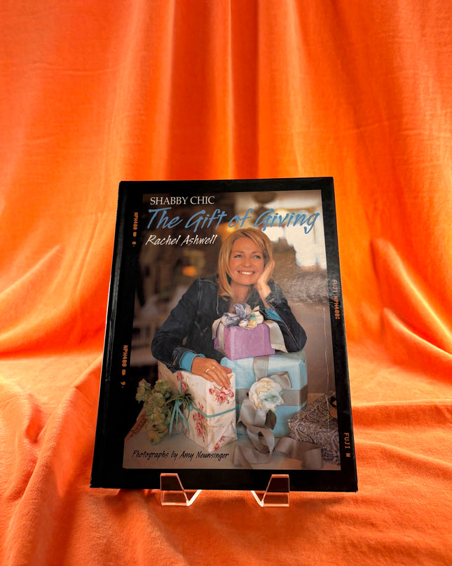 Shabby Chic: the Gift of Giving - Rachel Ashwell