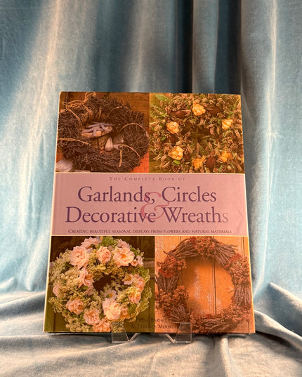 The Complete Book of Garlands, Circles & Decorative Wreaths - Fiona Barnett
