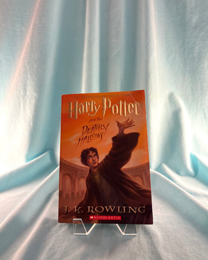 Harry Potter and the Deathly Hallows - J. K. Rowling