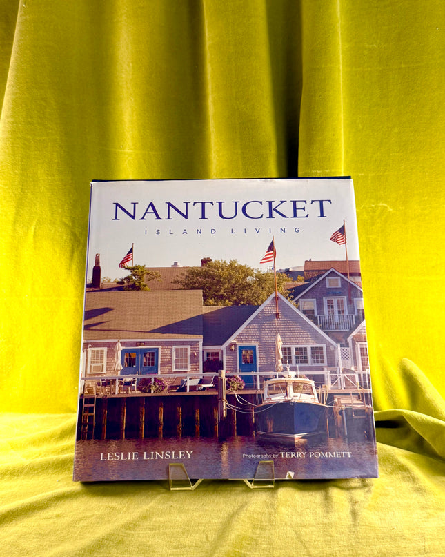 Nantucket: Island Living by Leslie Linsley