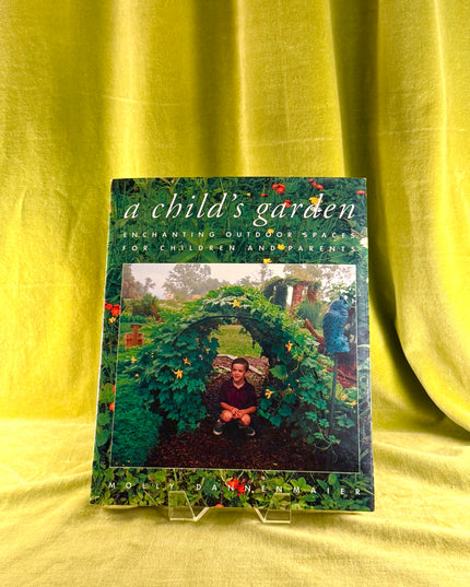 A Childs Garden: Enchanting Outdoor Spaces for Children and Parents - Molly Dannenmaier