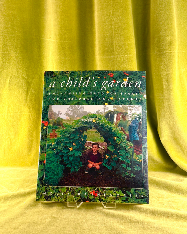 A Childs Garden: Enchanting Outdoor Spaces for Children and Parents - Molly Dannenmaier