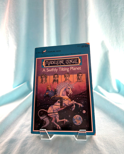 A Swiftly Tilting Planet - Madeleine L'Engle (Vintage)