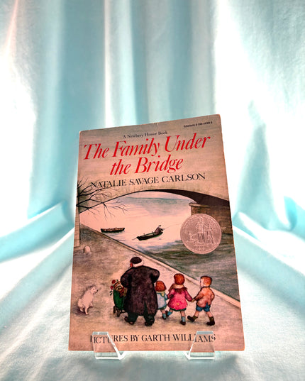 The Family Under the Bridge - Natalie Savage Carlson