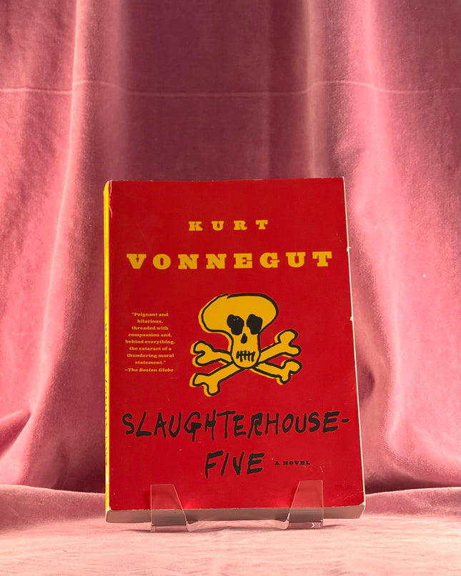 Slaughterhouse-Five: A Novel (Modern Library 100 Best Novels) by Kurt Vonnegut