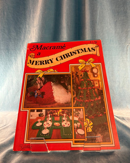 Macrame: A Merry Christmas (Vintage Booklet)