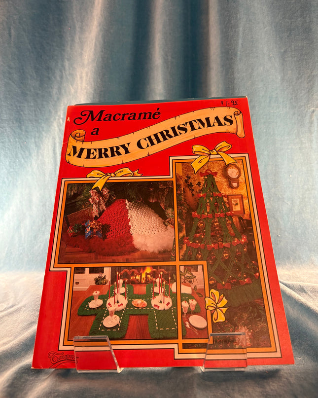Macrame: A Merry Christmas (Vintage Booklet)