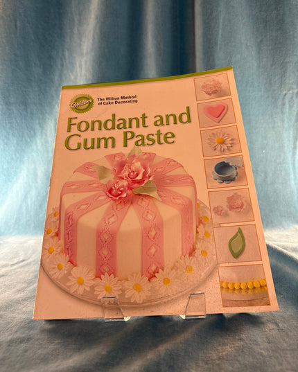 Wilton Fondant and Gum Paste (Booklet)
