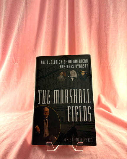 The Marshall Fields: The Evolution of an American Business Dynasty - Axel Madsen