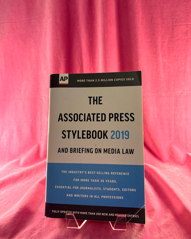 The Associated Press Stylebook 2019: and Briefing on Media Law by Th Associated Press