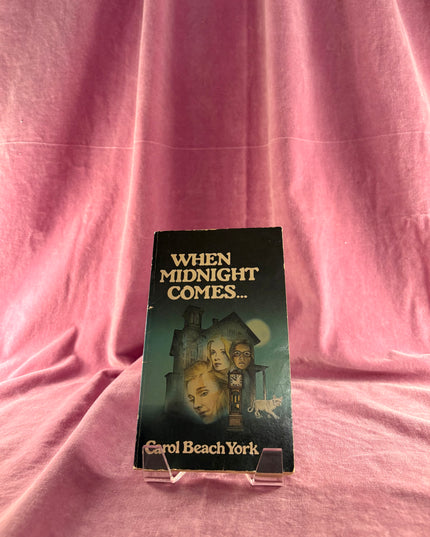 When Midnight Comes - Carol Beach York (Vintage)