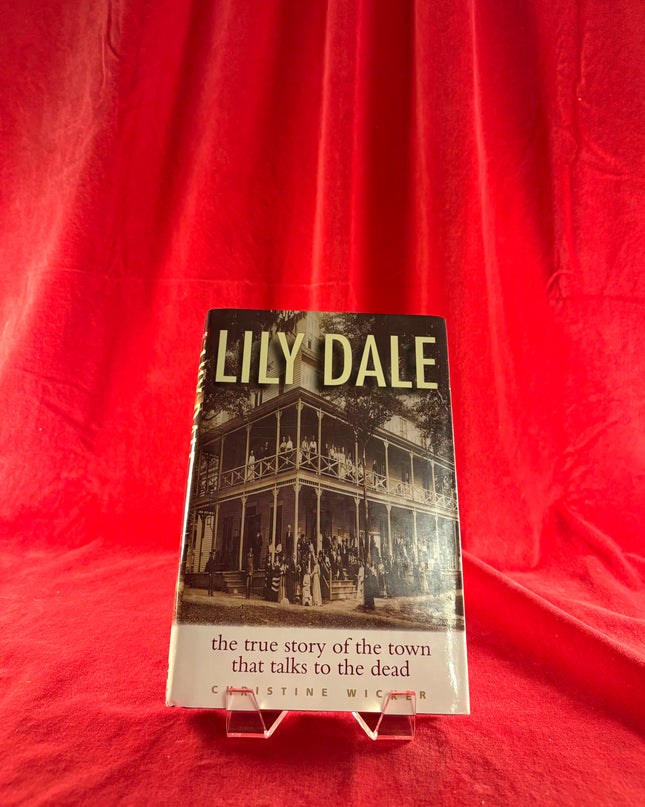 Lily Dale: The True Story of the Town that Talks to the Dead by Christine Wicker