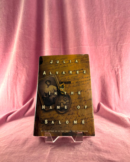 In the Name of Salome - Julia Alvarez